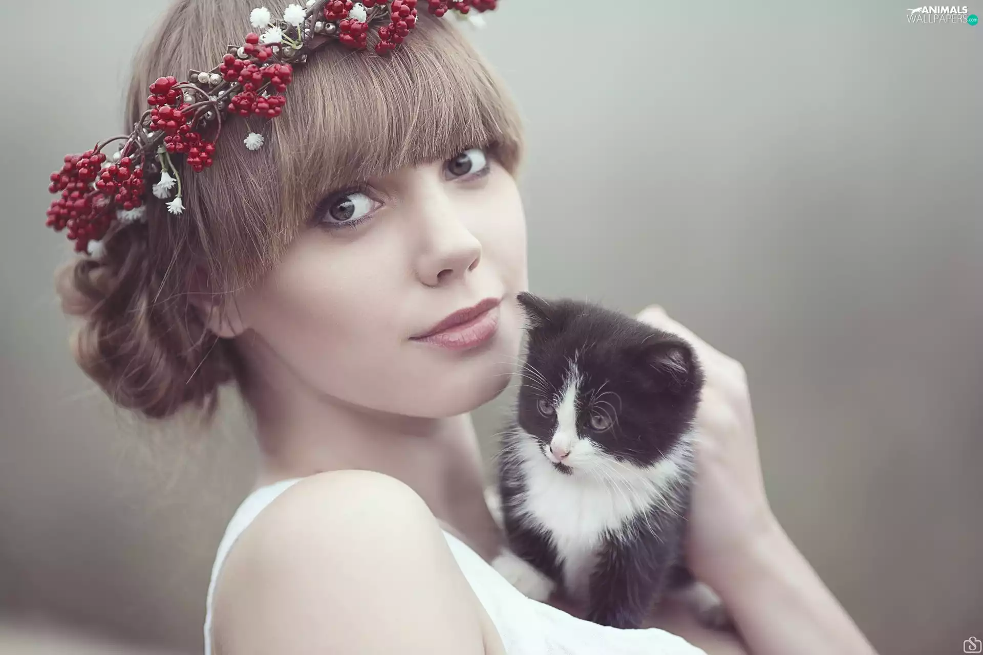 smiling, wreath, kitten, Women